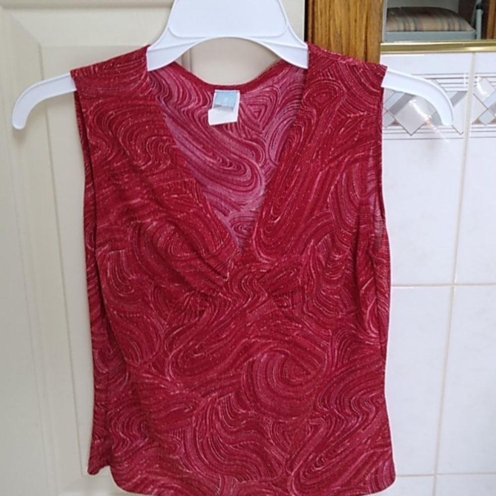 Cute red V-neck top, Like new!
